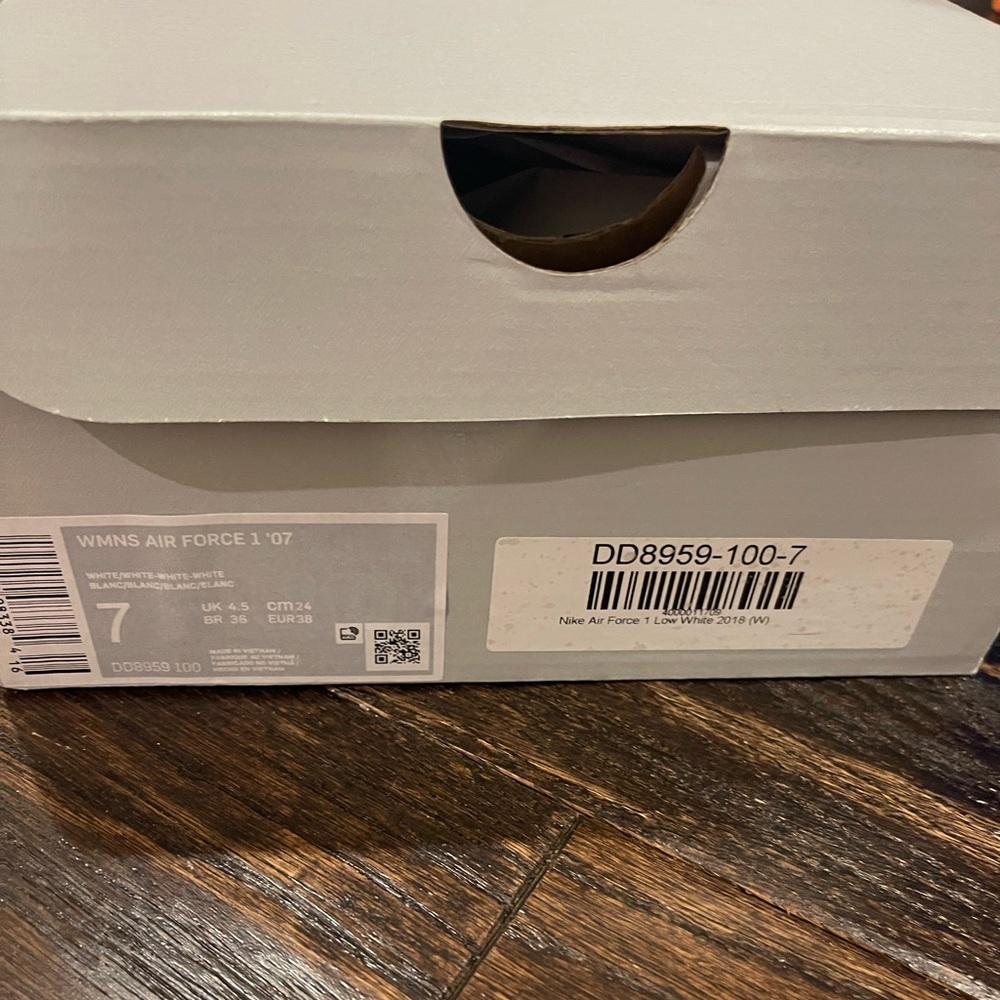 Woman’s Nike Air Force 1 - Picture 2 of 3